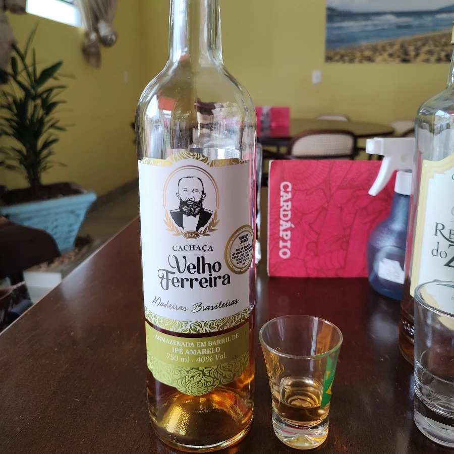 CACHAÇA VELHO FERREIRA IPE AMARELO